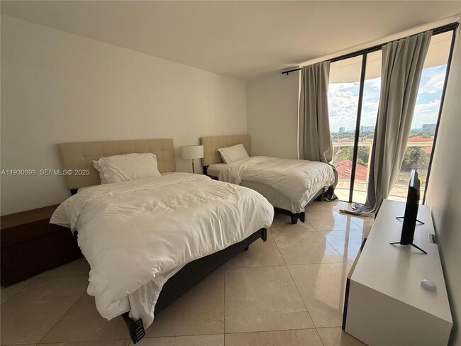 Building Photo - 3610 Yacht Club Dr