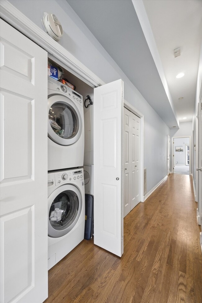 Building Photo - 323 W Schiller St