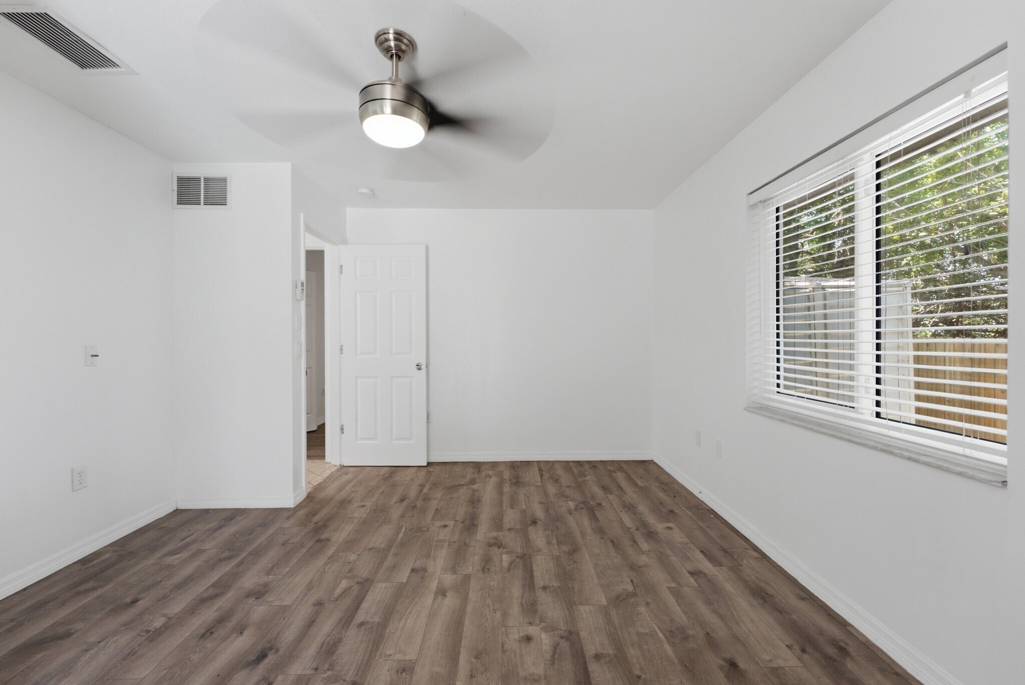 Building Photo - 4404 Meadow Creek Cir