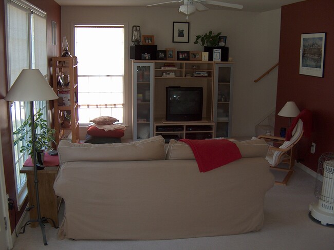 Building Photo - 486 Riverview Dr