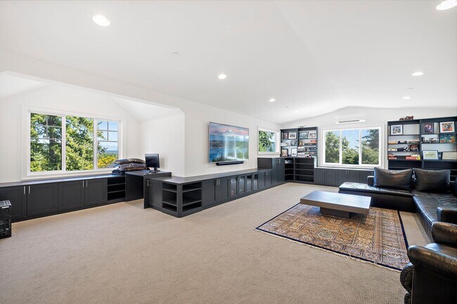 Building Photo - 4bd/4.75ba Bellevue House