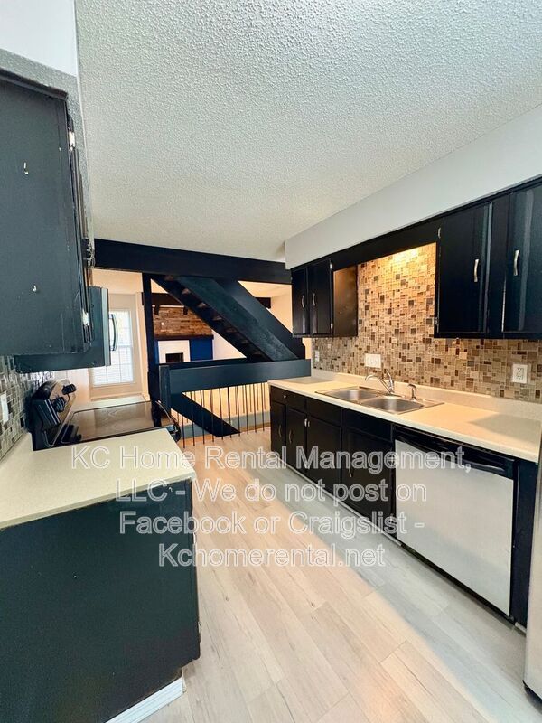 Building Photo - 8027 N Stoddard Ave