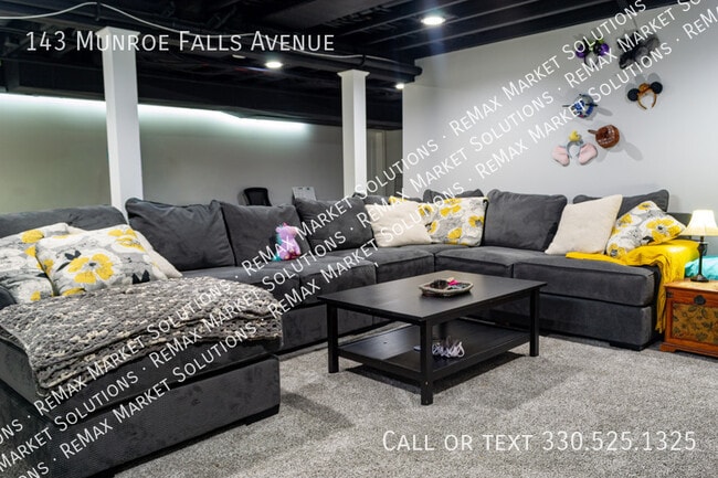 Building Photo - 143 Munroe Falls Ave