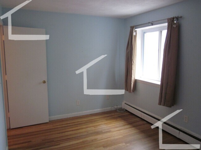 Building Photo - Nice 2 bed in Allston
