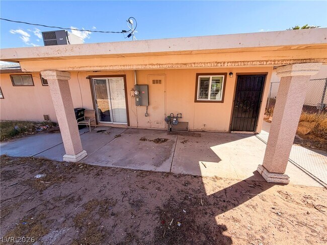 Building Photo - 1312 E Brooks Ave