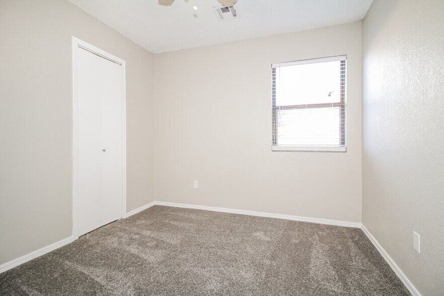 Building Photo - 10321 Koch Dr