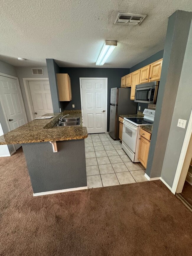 Building Photo - First 2 weeks free offer