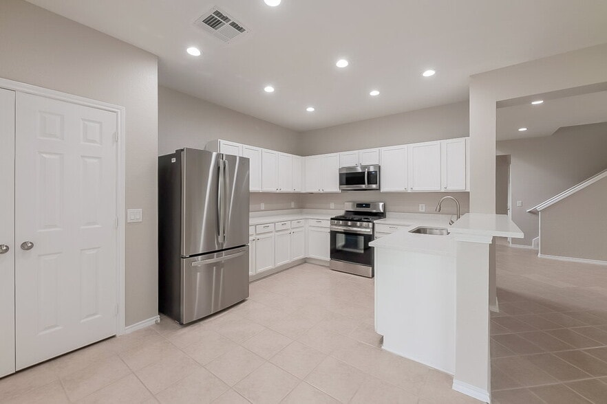 Building Photo - 26138 Flinton Dr