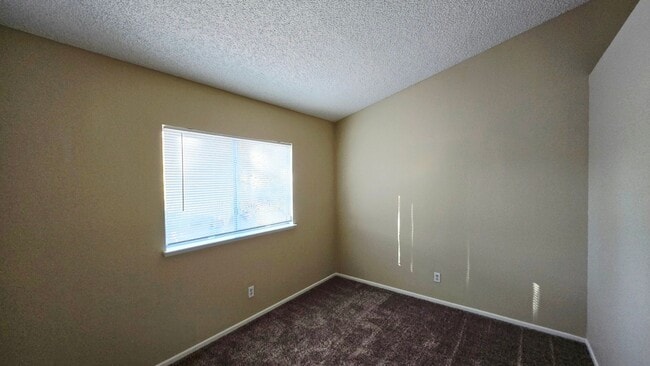 Building Photo - 9013 Quiet Cove Way