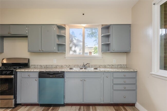 Building Photo - 425 Highland Ave
