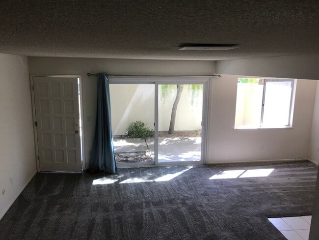 Building Photo - La Canada Townhome Quiet Community 2 Bedroom