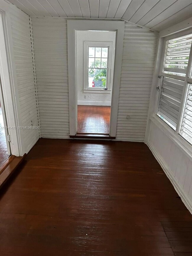 Building Photo - 4116 SW 13th Terrace