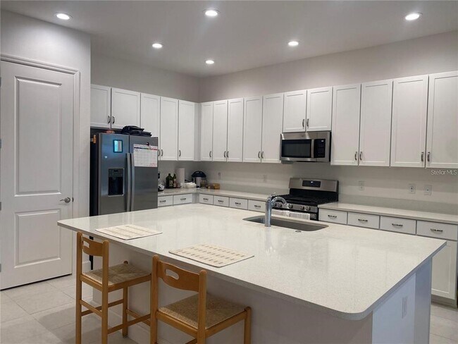 Building Photo - 32583 Tree of Life Ave