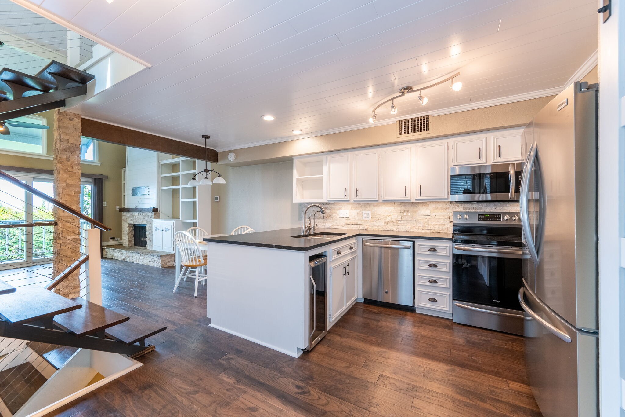 Building Photo - 300 Rush Creek Dr