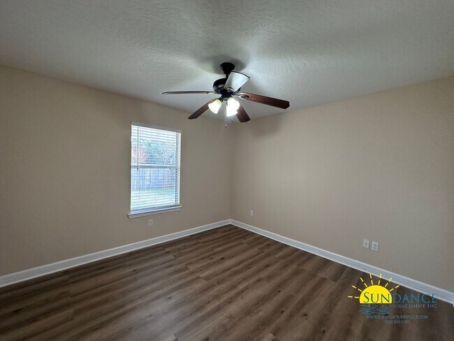 Building Photo - Spacious 3 Bedroom Home in Mary Esther!
