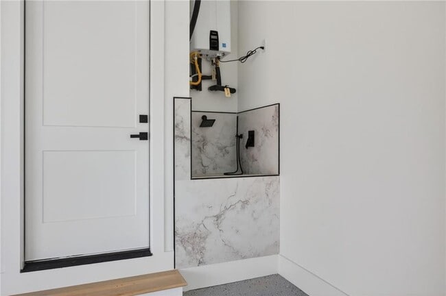 Building Photo - 405 Thunder Rd