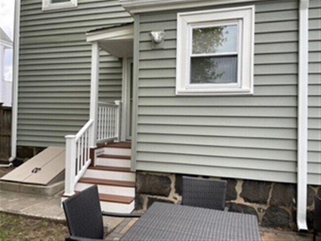 Building Photo - 109 Magoun Ave