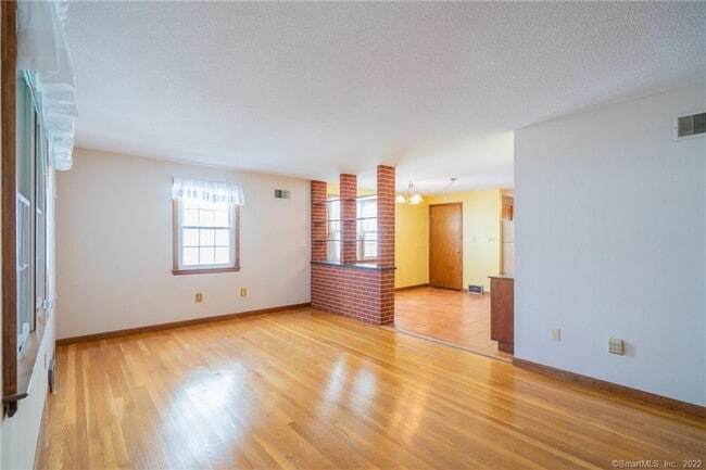 Building Photo - 82 Lancaster Rd