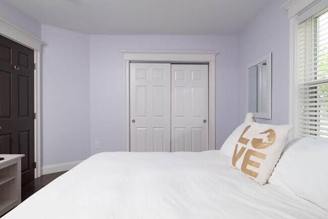 Building Photo - 810 Broadway-SI ID1511377P