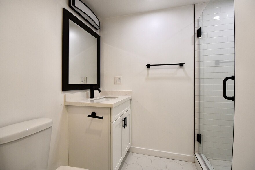 Building Photo - 3960 Carpenter Ave