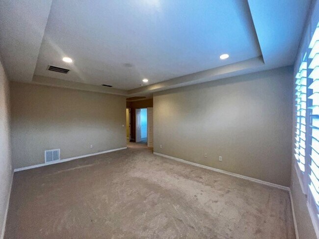 Building Photo - MOVE IN NOW-OVIEDO RENTAL!BEAUTIFUL 3 bd 2.5 bath townhome! 2 CAR ATTACHED GARAGE!FRESH PAINT! Wa...