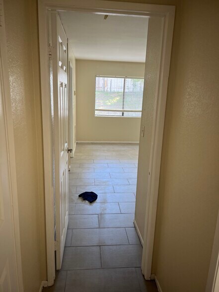 Building Photo - 120 Avenida Las Brisas