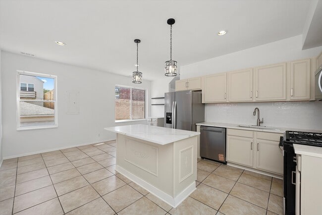 Building Photo - 1156 W 19th Pl
