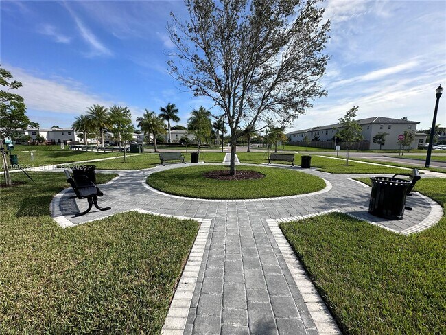 Building Photo - 2671 SE 10th St