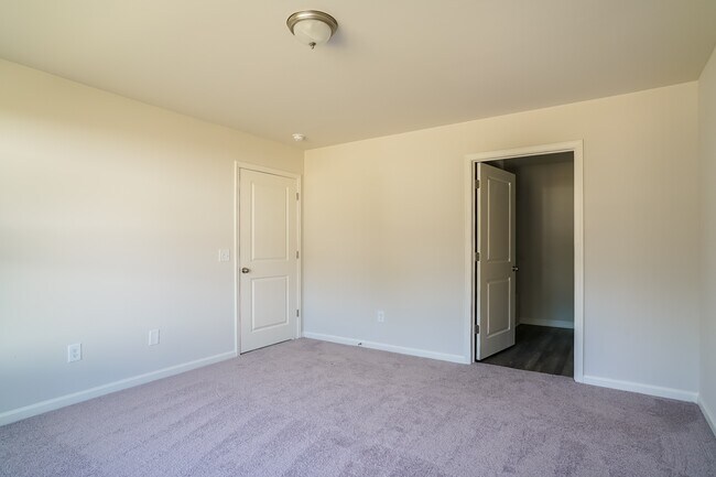 Building Photo - 694 Hadley Ct SE