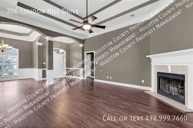 Building Photo - Single level - Split floor plan - All bric...