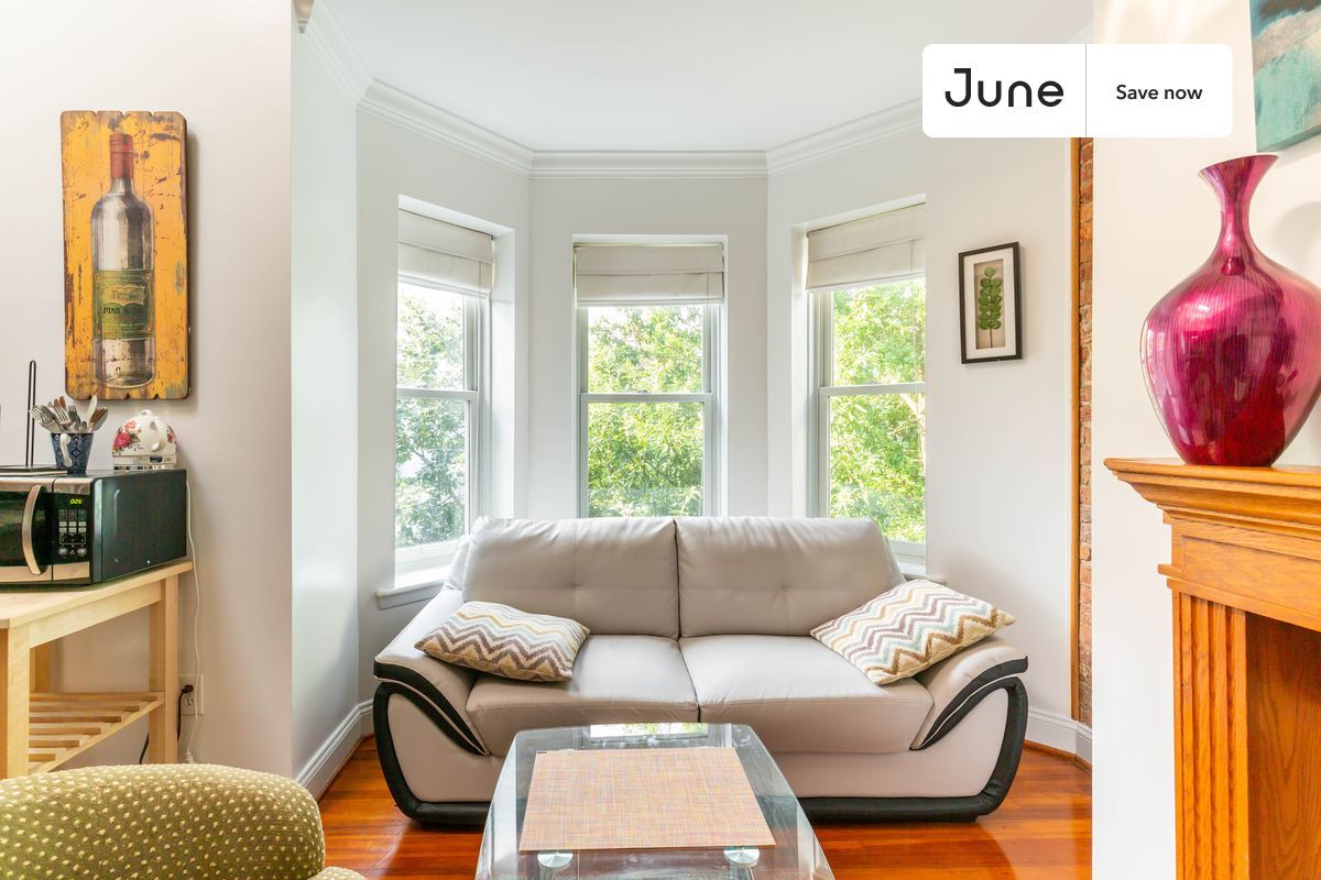 Building Photo - 1835 Mintwood Pl