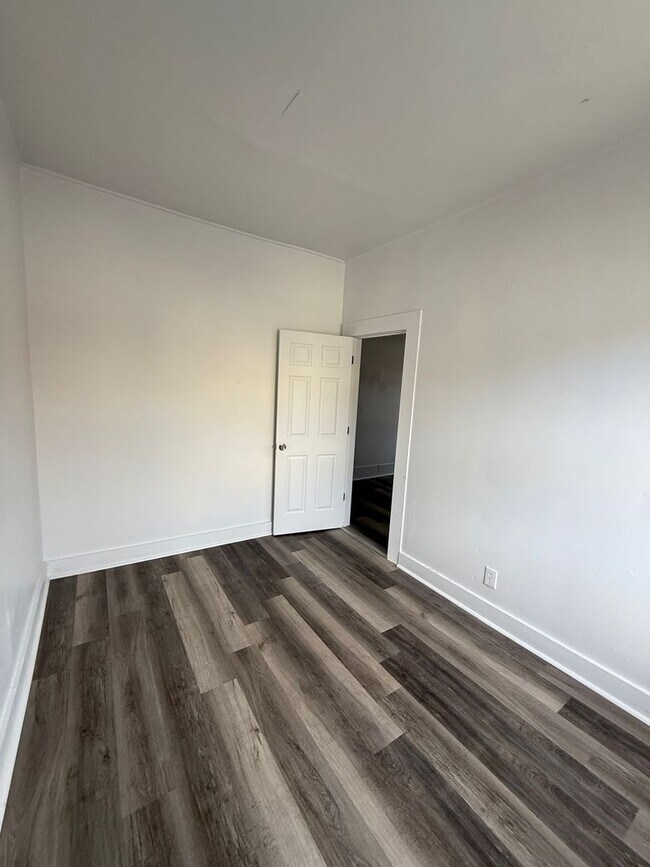 Building Photo - 124 S Chillicothe St