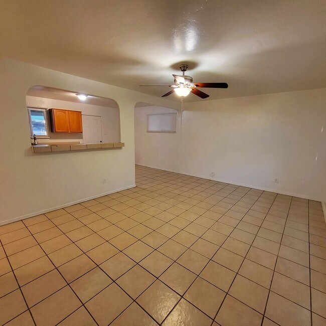 Building Photo - AFFORDABLE HOME IN PHOENIX JUST EAST OF DO...