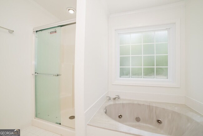 Building Photo - 6868 Robinwood Trail