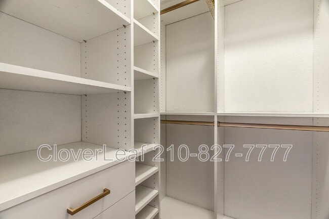 Building Photo - 8003 Oxbow Way
