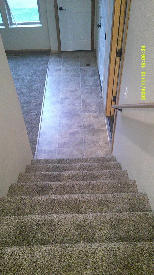 Building Photo - MOVE IN SPECIAL!! Spacious 3 bed 2.5 bath townhouse