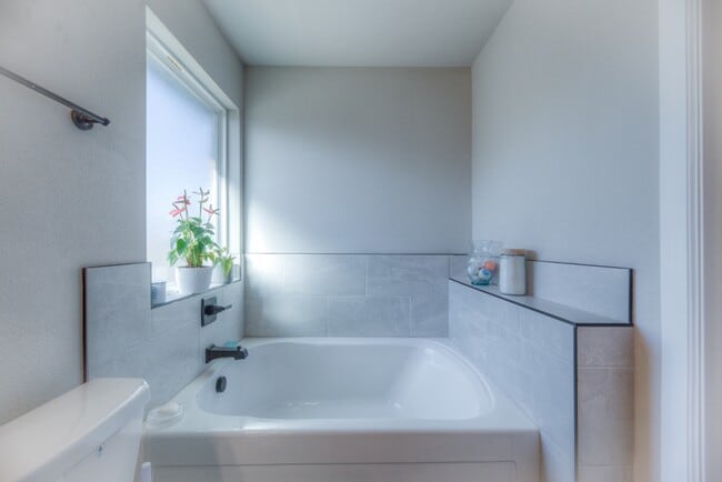 Building Photo - 1422 E 149th Pl S