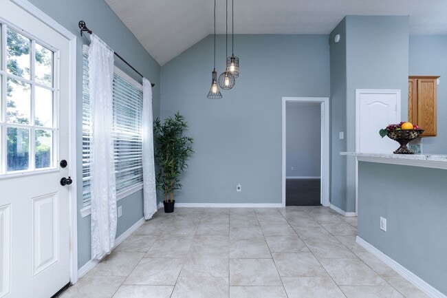 Building Photo - 28610 Hidden Cove Dr