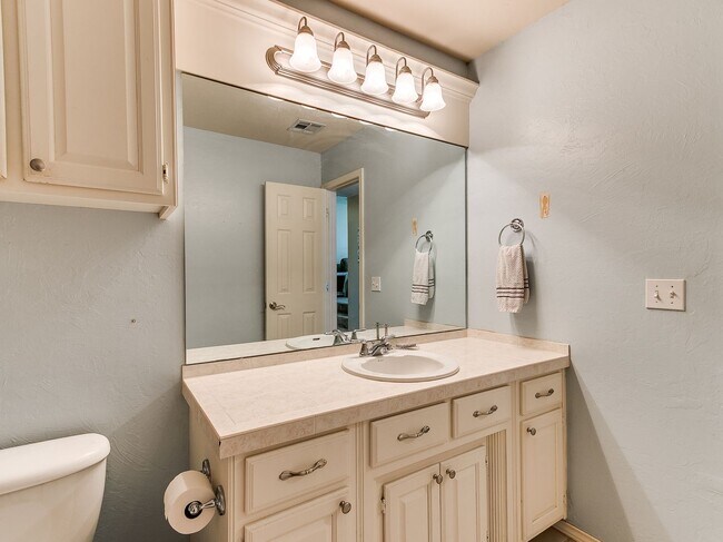 Building Photo - Large 4-Bedroom Home in Edmond Schools