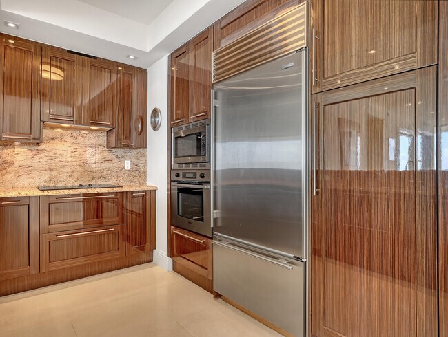 Building Photo - 2700 N Ocean Dr