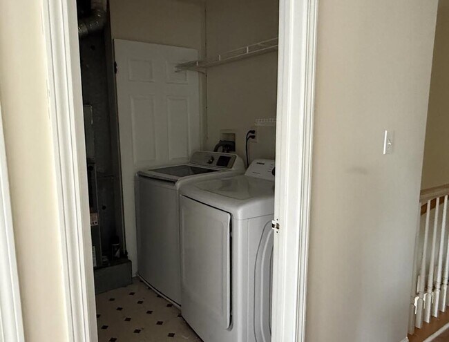 Building Photo - 17 Mulberry St