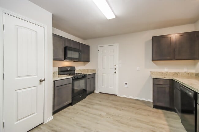 Building Photo - 2621 Lina Dr