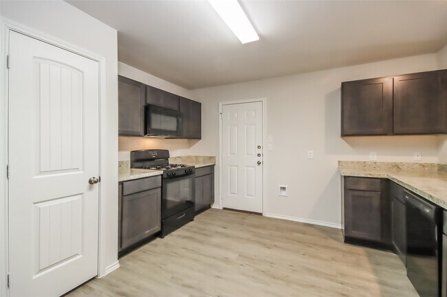 Building Photo - 2704 Atlas Dr
