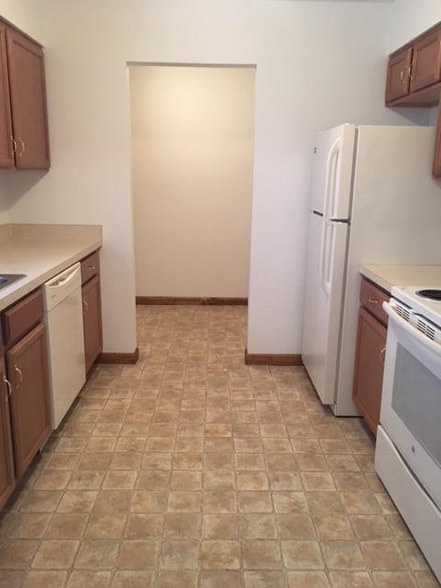 Building Photo - 550 Circle Pine Dr