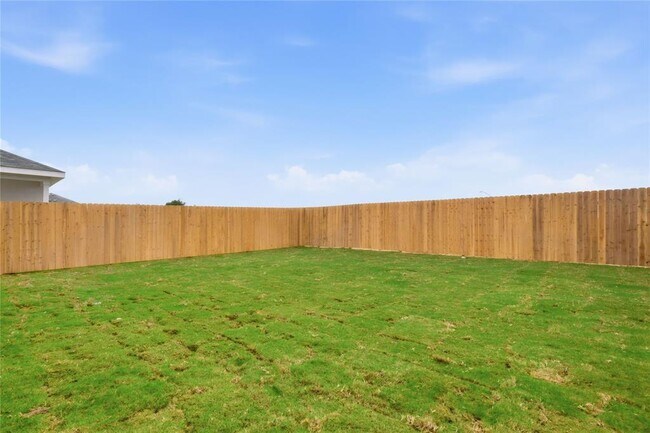 Building Photo - 1404 Roaming Oak Bnd