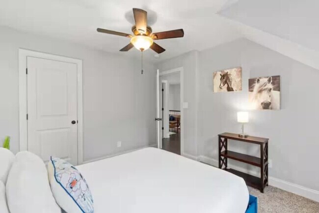 Building Photo - 206 E St