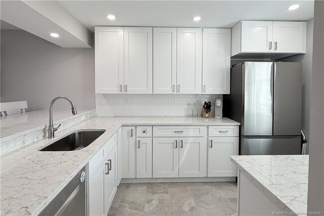 Building Photo - 1950 SW Palm City Rd