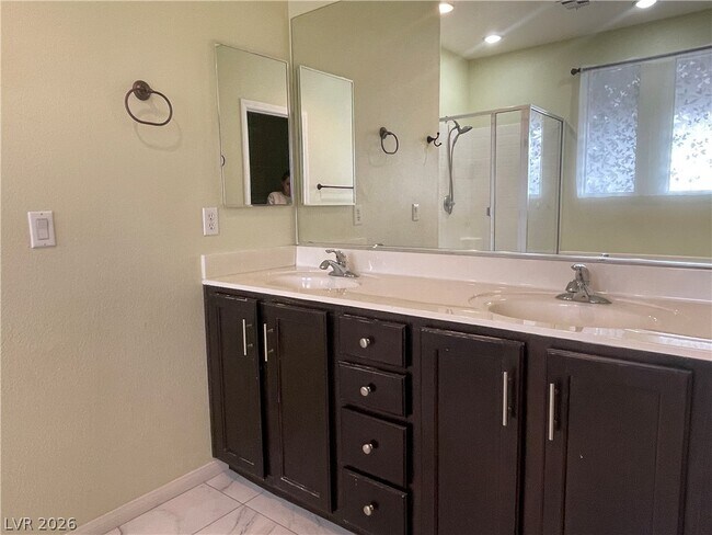 Building Photo - 5530 Spiceberry Dr