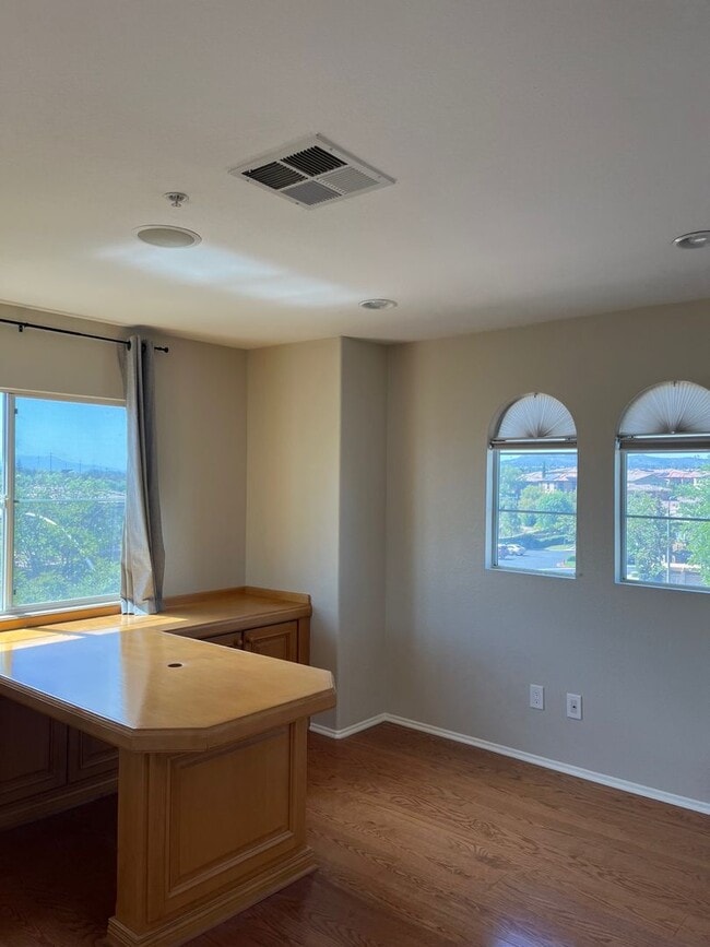 Building Photo - 3 Bedroom 2 1/2 bath Murrieta Townhome