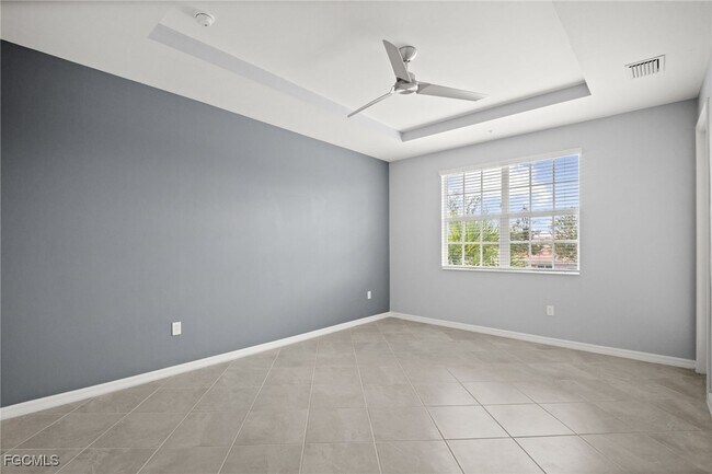 Building Photo - 12000 Santaluz Dr